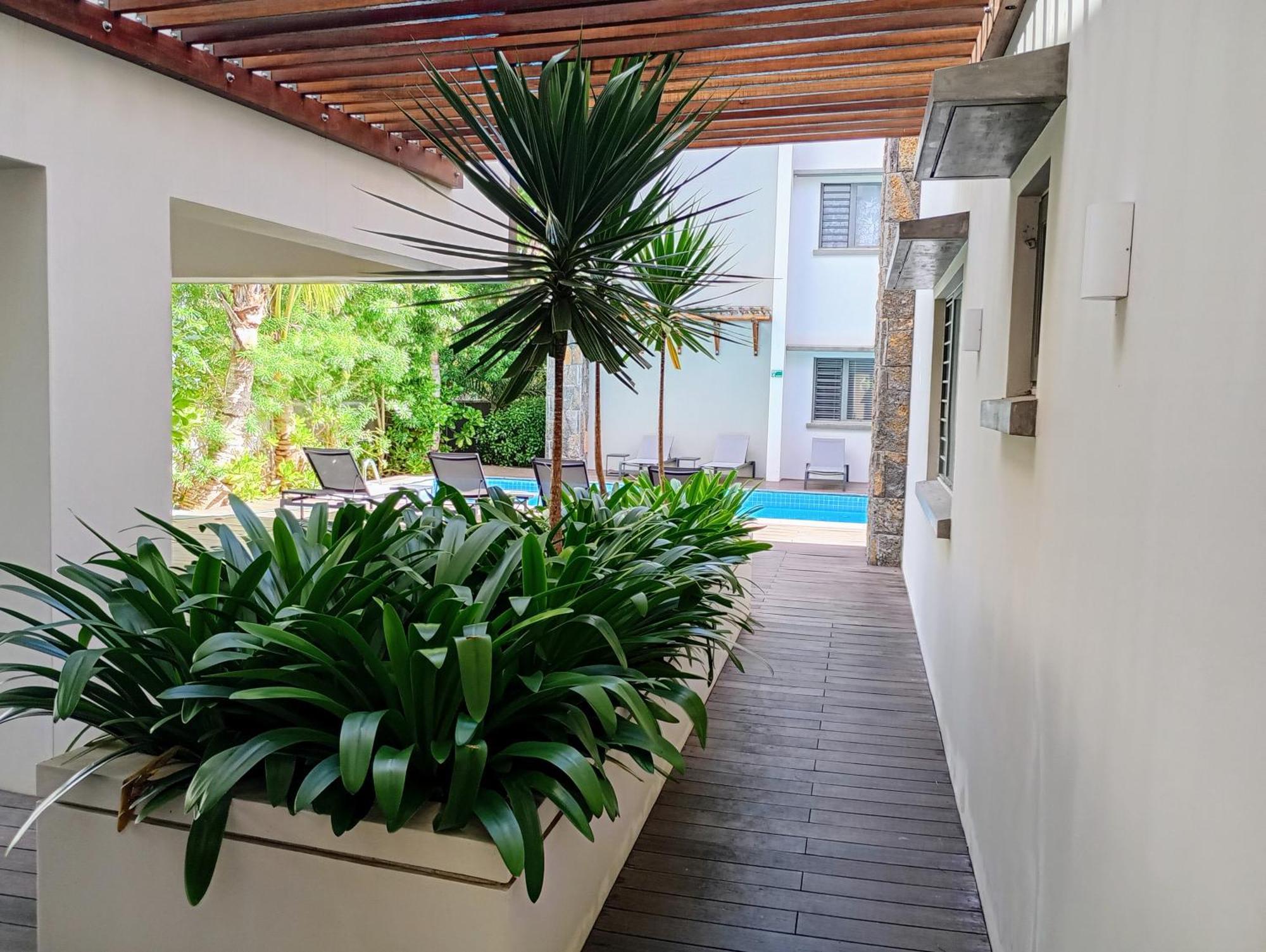 Appt Neuf De 2Ch Ds Residence Avec Piscine, Route Cotiere Grand Baie Exterior photo